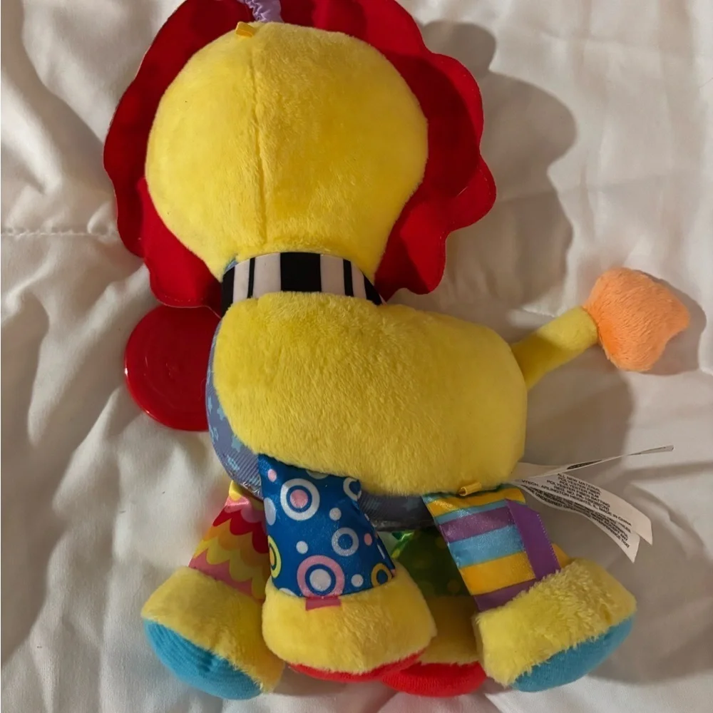 VTech Crinkle and Roar Lion, Yellow Vibrant Plush Lion Learning Toy